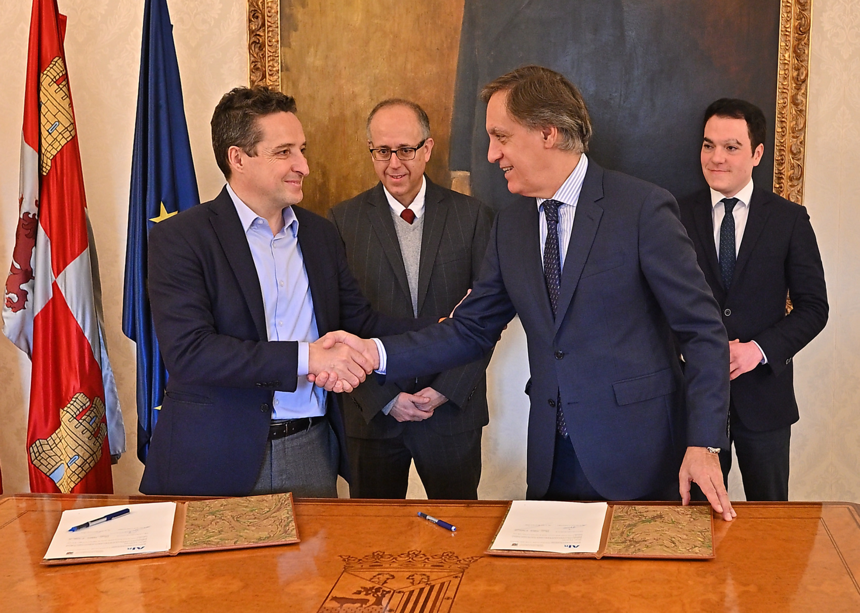 Carlos Garcia Carbayo y Juan Manuel Corchado firman un convenio de colaboracion